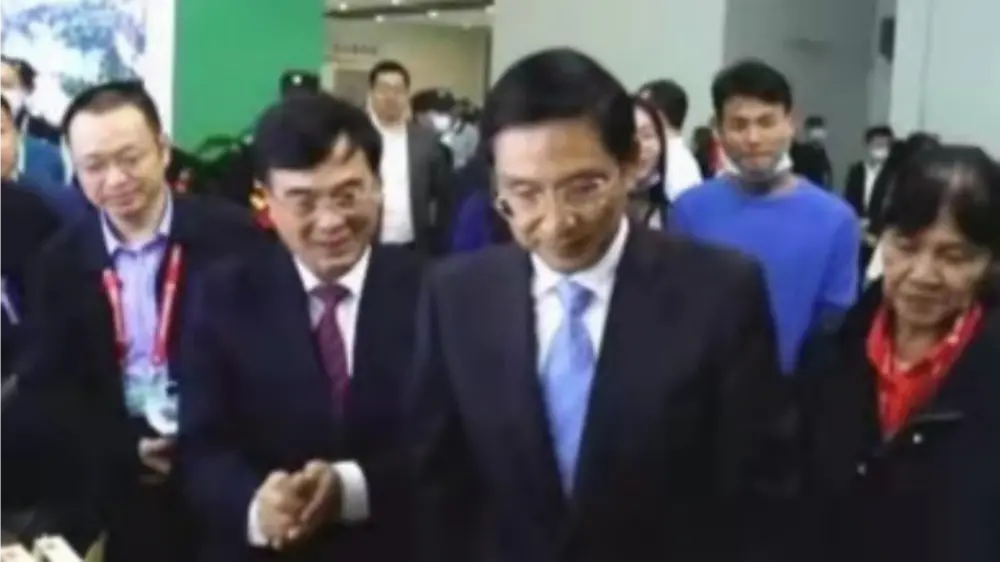 Viceguvernér ľudovej vlády provincie Jiangxi navštevuje náš stánok na výstave provinčného lesníctva